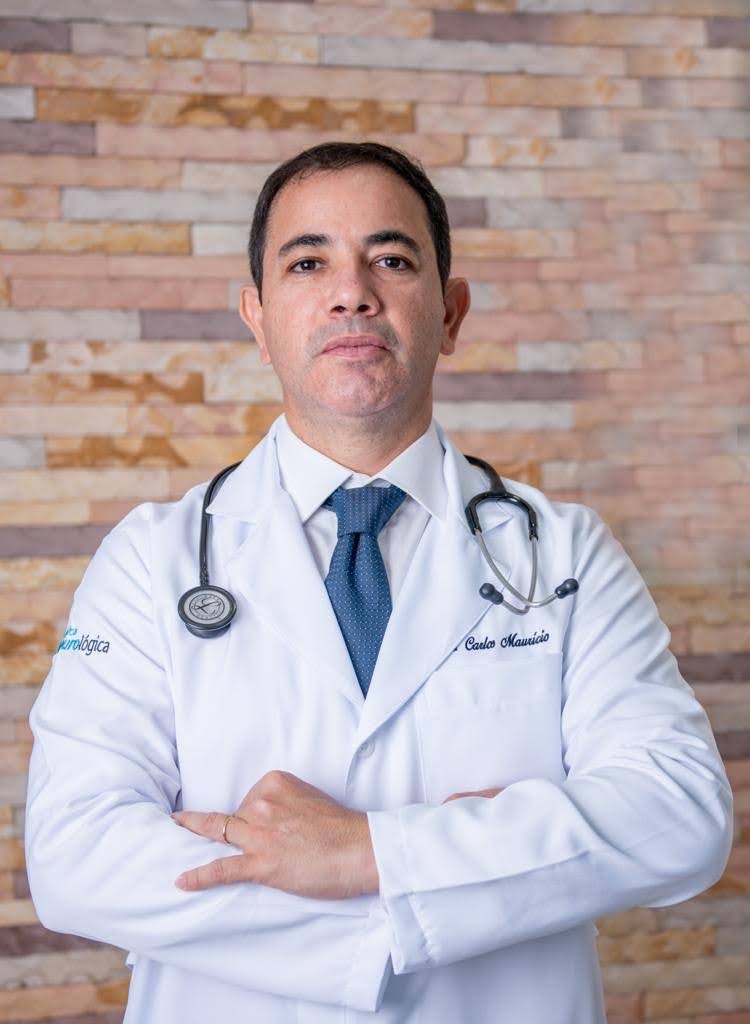 Dr. Carlos Maurício Oliveira de Almeida         